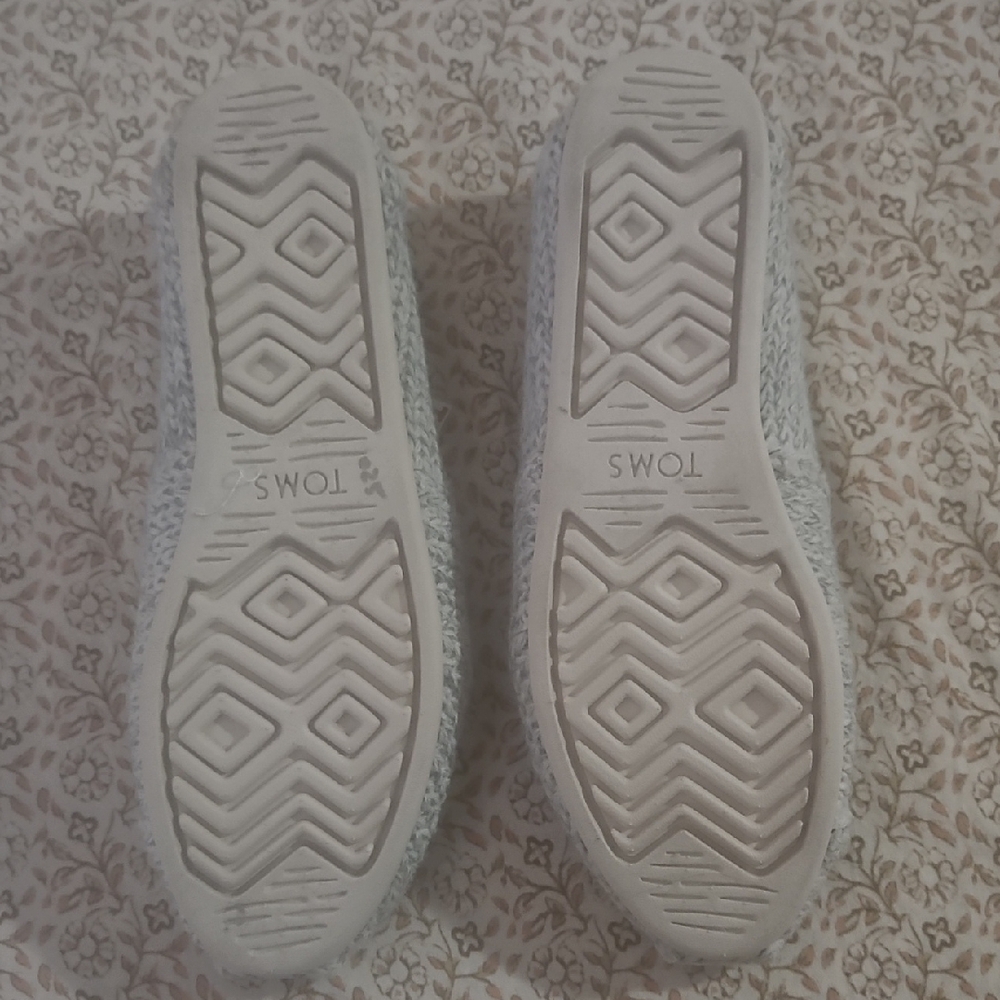 TOMS Light Gray Knit Slip-Ons - Picture 3 of 4
